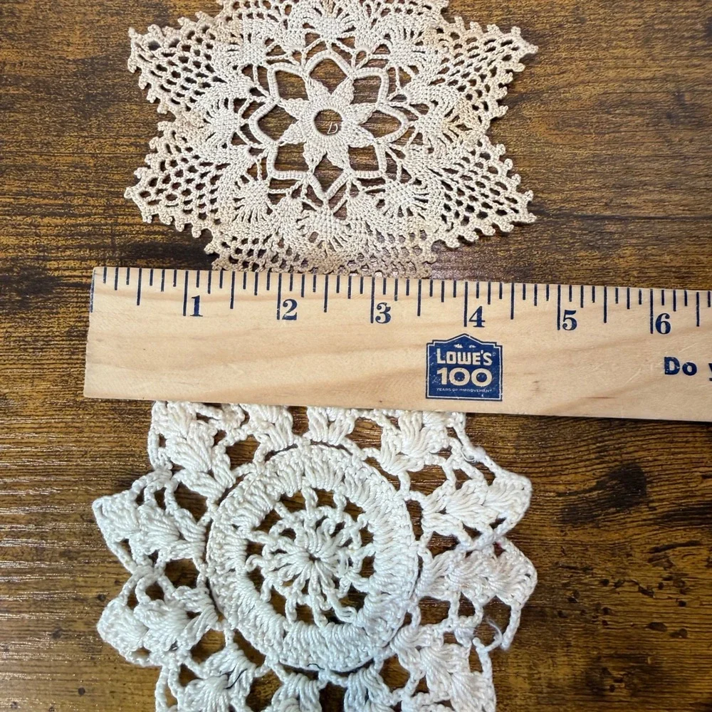 2 VTG Hand Crocheted Lace Doilies Cream Starburst‎ Floral 4-5